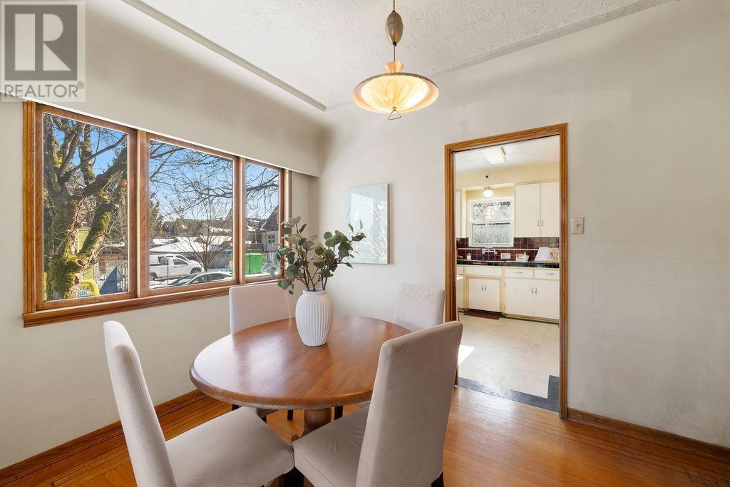 Listing Picture 7 of 19 : 996 E 12TH AVENUE, Vancouver / 溫哥華 - 魯藝地產 Yvonne Lu Group - MLS Medallion Club Member