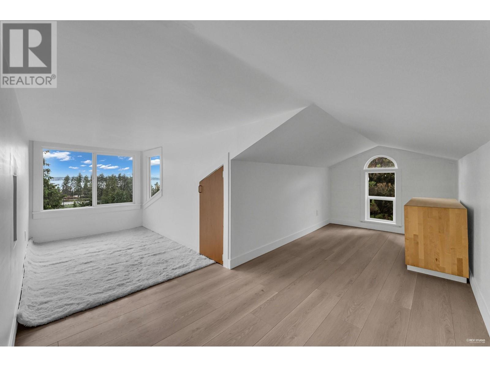 1010 Keith Road, West Vancouver, British Columbia  V7T 1M5 - Photo 12 - R2968690