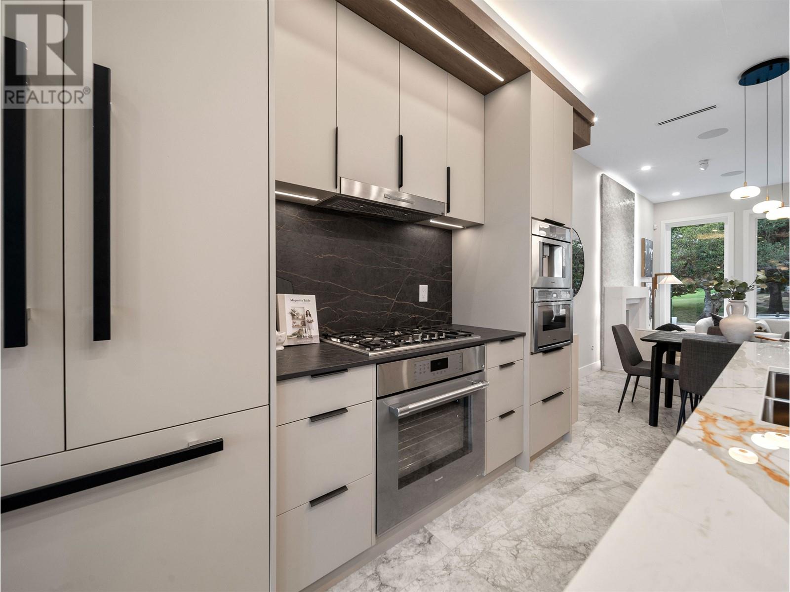 Listing Picture 15 of 40 : 2453 W 10TH AVENUE, Vancouver / 溫哥華 - 魯藝地產 Yvonne Lu Group - MLS Medallion Club Member