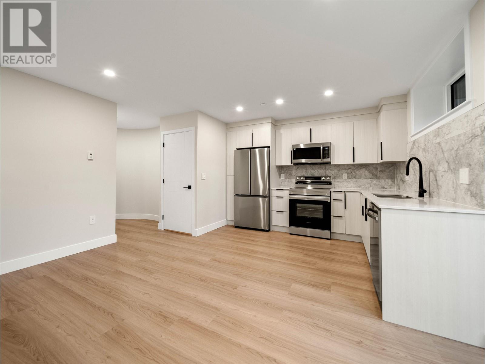 Listing Picture 33 of 40 : 2453 W 10TH AVENUE, Vancouver / 溫哥華 - 魯藝地產 Yvonne Lu Group - MLS Medallion Club Member