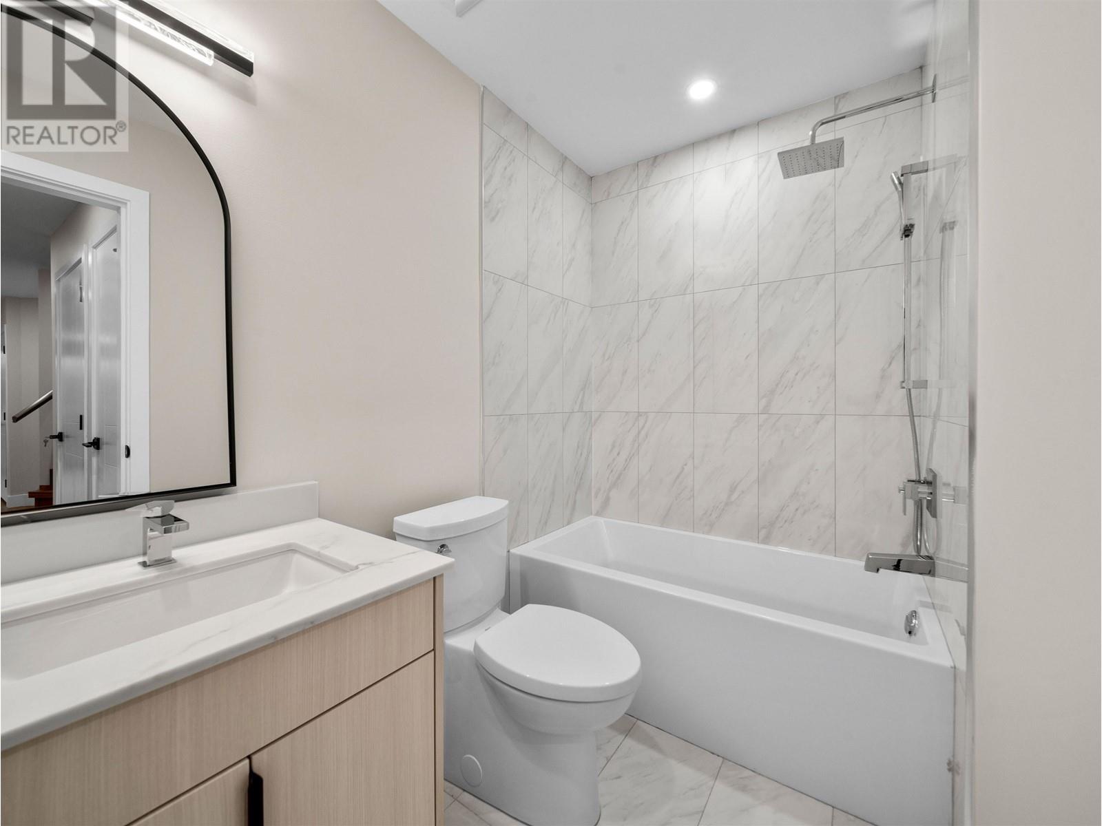 Listing Picture 35 of 40 : 2453 W 10TH AVENUE, Vancouver / 溫哥華 - 魯藝地產 Yvonne Lu Group - MLS Medallion Club Member