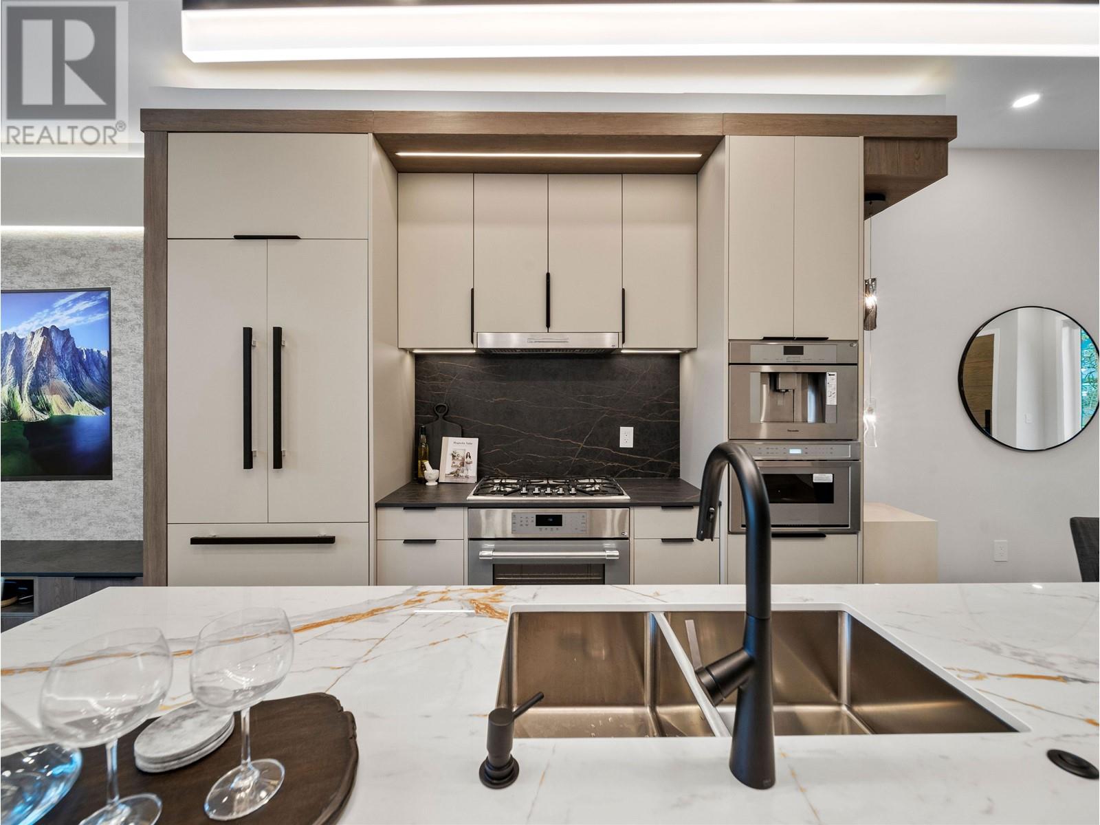 Listing Picture 16 of 40 : 2453 W 10TH AVENUE, Vancouver / 溫哥華 - 魯藝地產 Yvonne Lu Group - MLS Medallion Club Member