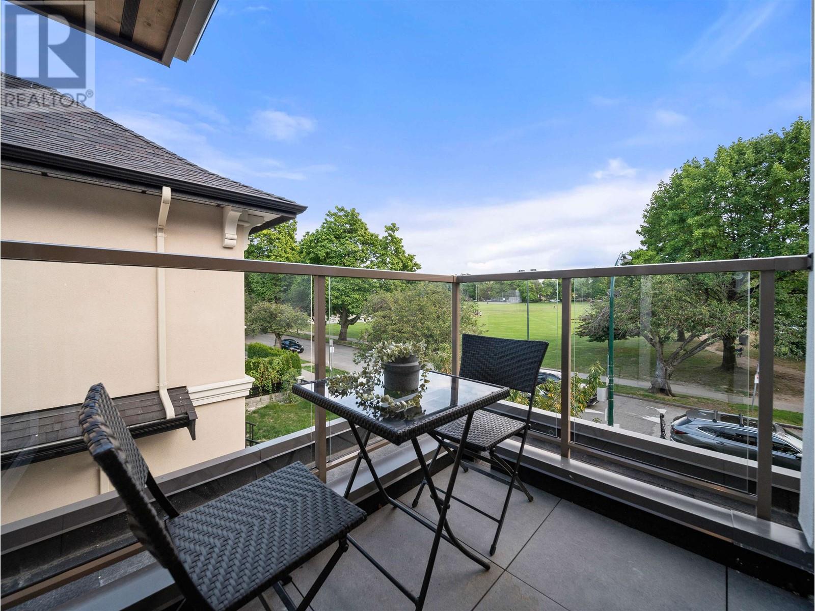 Listing Picture 32 of 40 : 2453 W 10TH AVENUE, Vancouver / 溫哥華 - 魯藝地產 Yvonne Lu Group - MLS Medallion Club Member