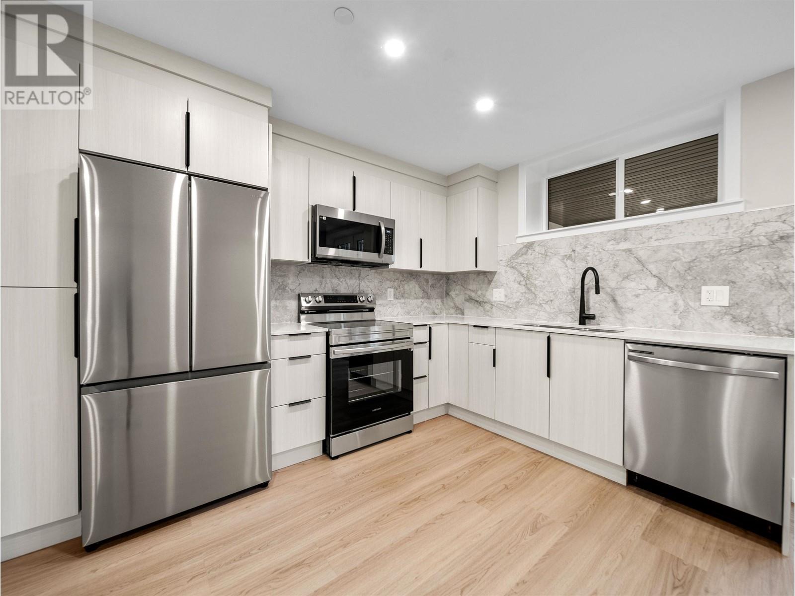 Listing Picture 34 of 40 : 2453 W 10TH AVENUE, Vancouver / 溫哥華 - 魯藝地產 Yvonne Lu Group - MLS Medallion Club Member