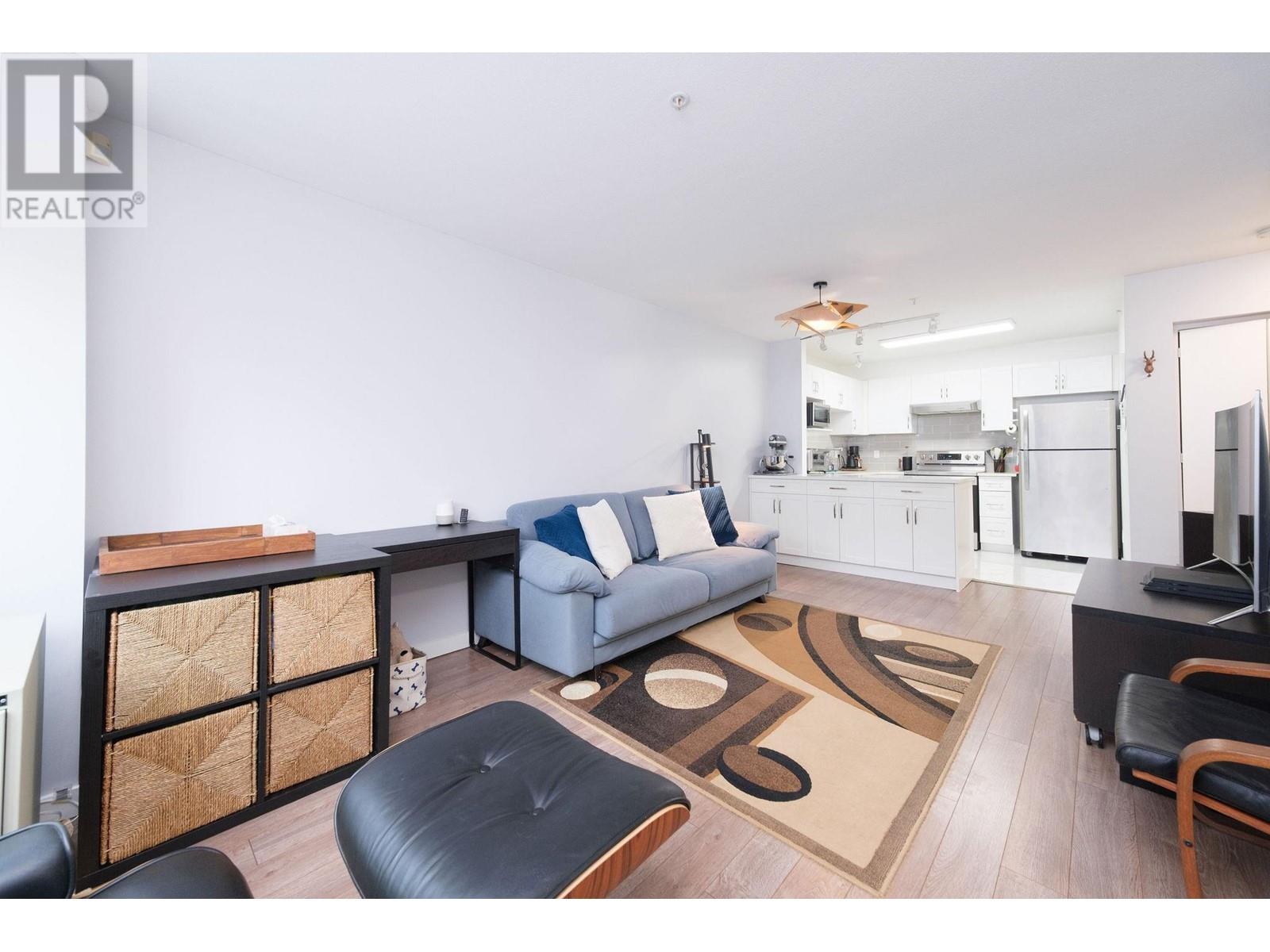 Listing Picture 4 of 29 : 135 6588 SOUTHOAKS CRESCENT, Burnaby / 本拿比 - 魯藝地產 Yvonne Lu Group - MLS Medallion Club Member