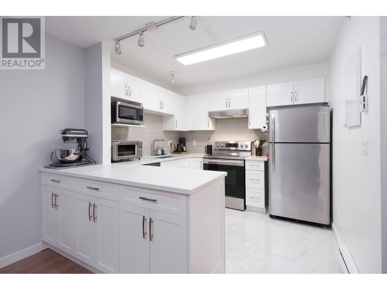 Listing Picture 7 of 29 : 135 6588 SOUTHOAKS CRESCENT, Burnaby / 本拿比 - 魯藝地產 Yvonne Lu Group - MLS Medallion Club Member