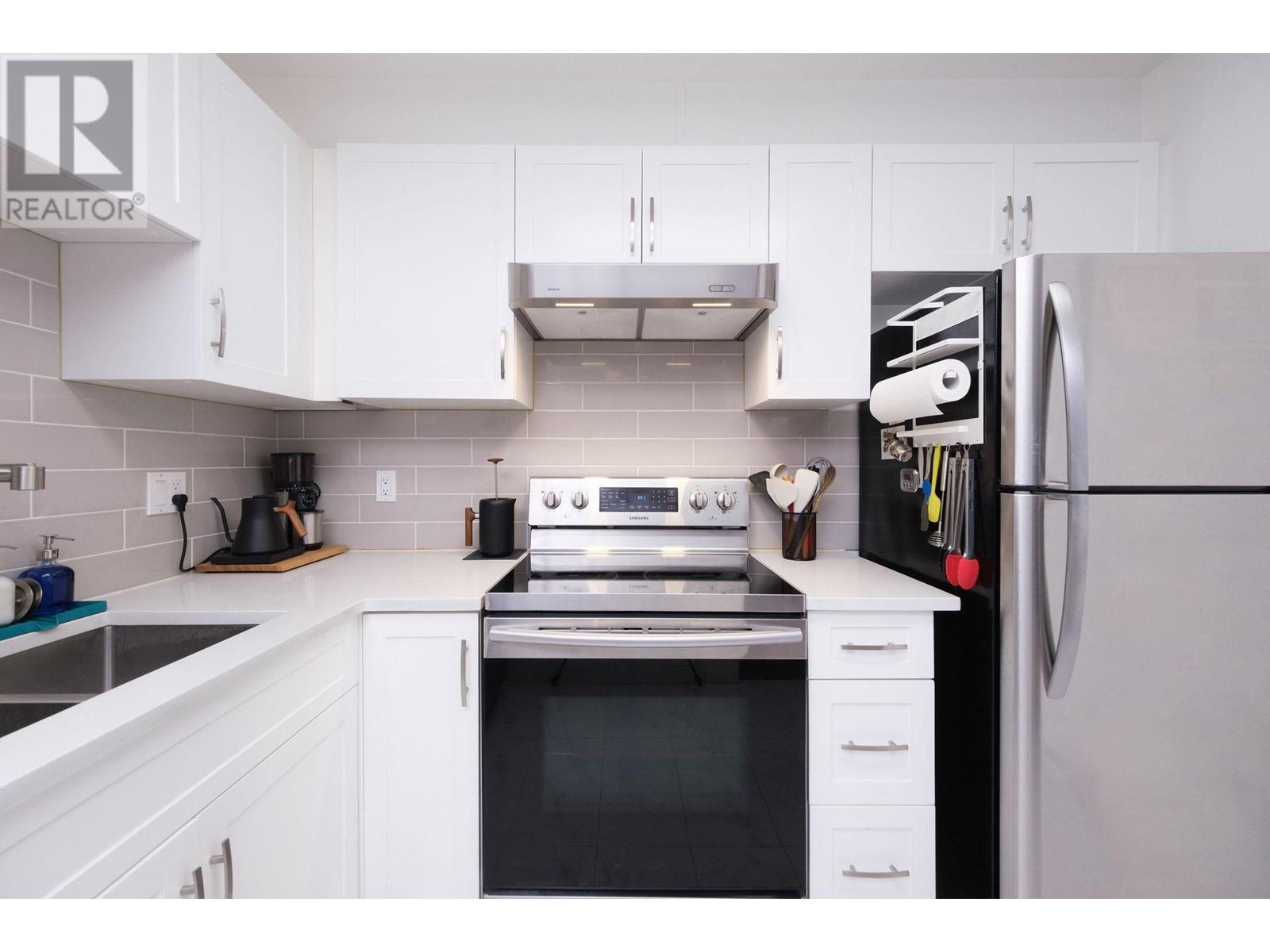 Listing Picture 9 of 29 : 135 6588 SOUTHOAKS CRESCENT, Burnaby / 本拿比 - 魯藝地產 Yvonne Lu Group - MLS Medallion Club Member