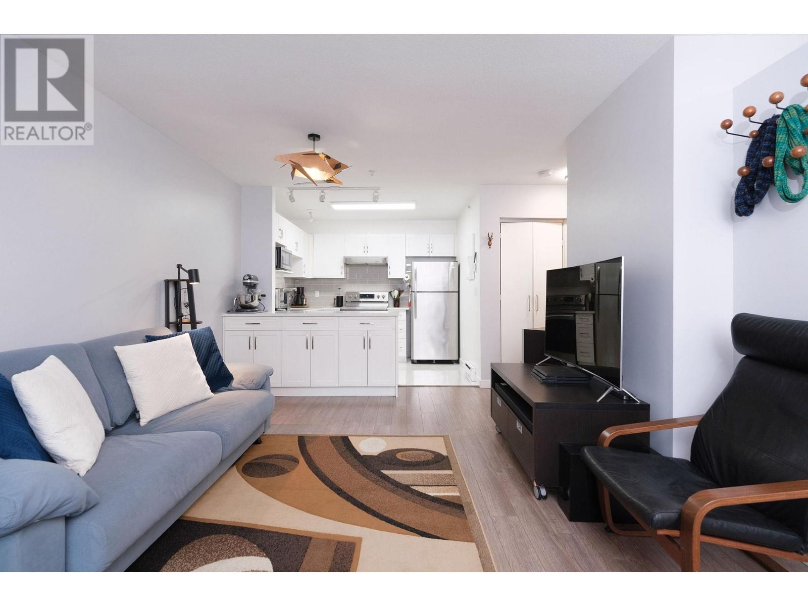 Listing Picture 5 of 29 : 135 6588 SOUTHOAKS CRESCENT, Burnaby / 本拿比 - 魯藝地產 Yvonne Lu Group - MLS Medallion Club Member