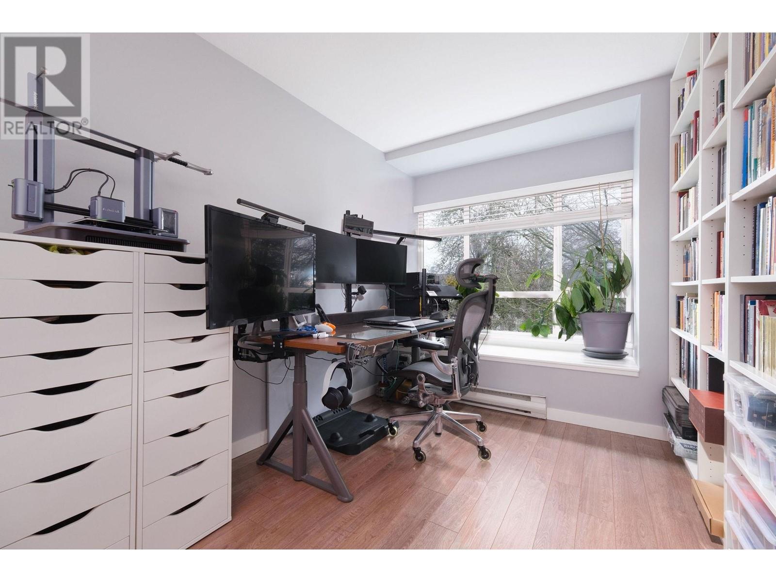 Listing Picture 12 of 29 : 135 6588 SOUTHOAKS CRESCENT, Burnaby / 本拿比 - 魯藝地產 Yvonne Lu Group - MLS Medallion Club Member