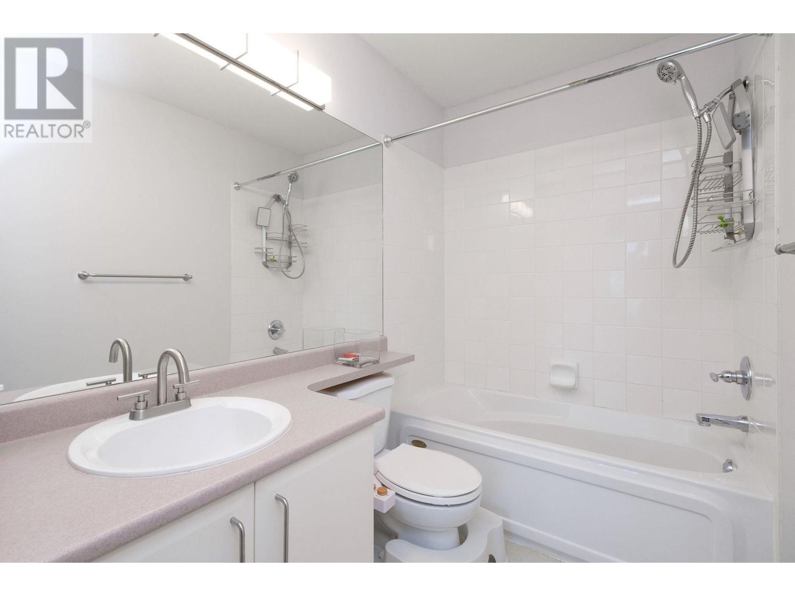 Listing Picture 18 of 29 : 135 6588 SOUTHOAKS CRESCENT, Burnaby / 本拿比 - 魯藝地產 Yvonne Lu Group - MLS Medallion Club Member