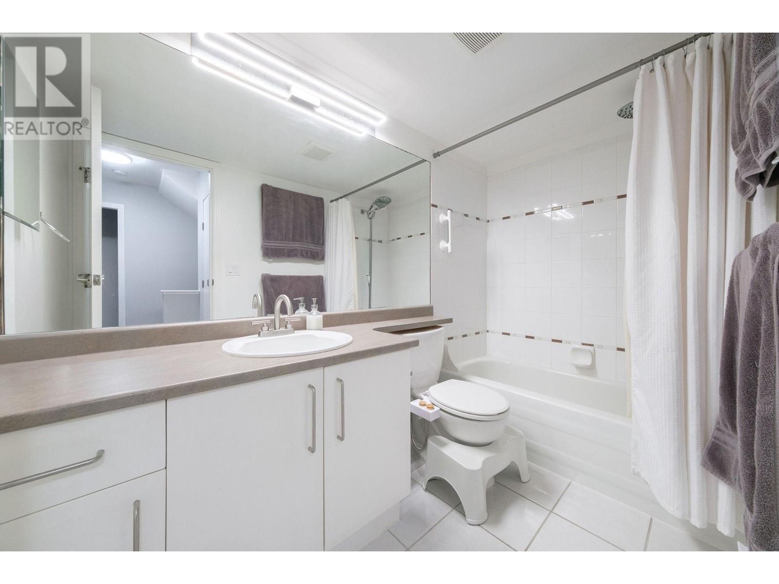 Listing Picture 14 of 29 : 135 6588 SOUTHOAKS CRESCENT, Burnaby / 本拿比 - 魯藝地產 Yvonne Lu Group - MLS Medallion Club Member