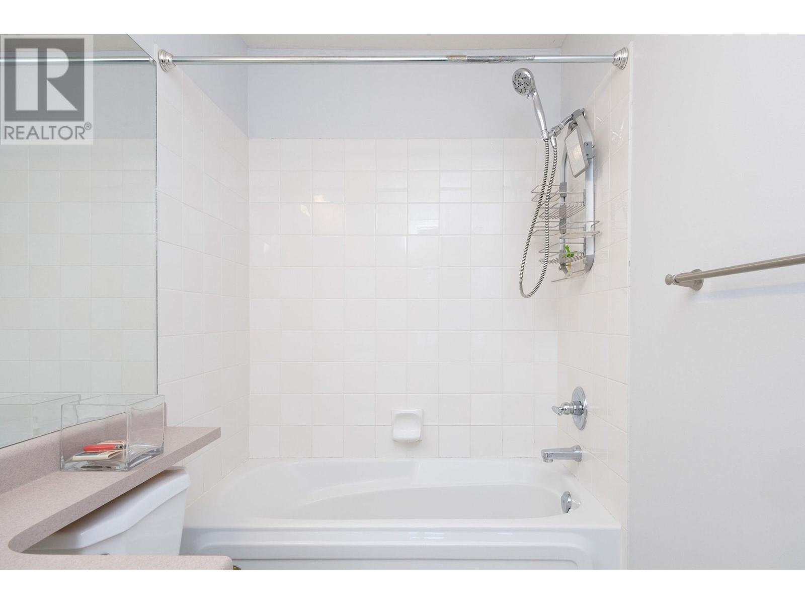 Listing Picture 19 of 29 : 135 6588 SOUTHOAKS CRESCENT, Burnaby / 本拿比 - 魯藝地產 Yvonne Lu Group - MLS Medallion Club Member