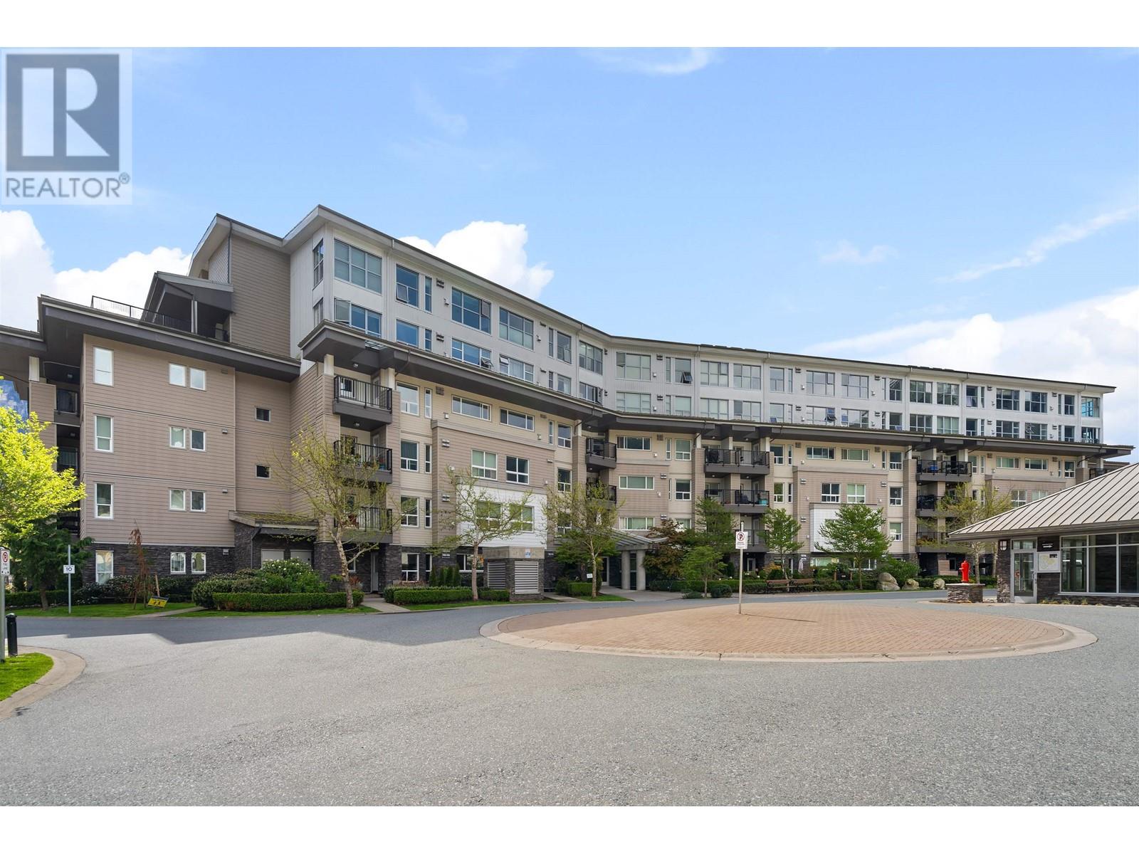 208 1212 Main Street, Squamish, British Columbia V8B 0S1 - Photo 1 - R2968739