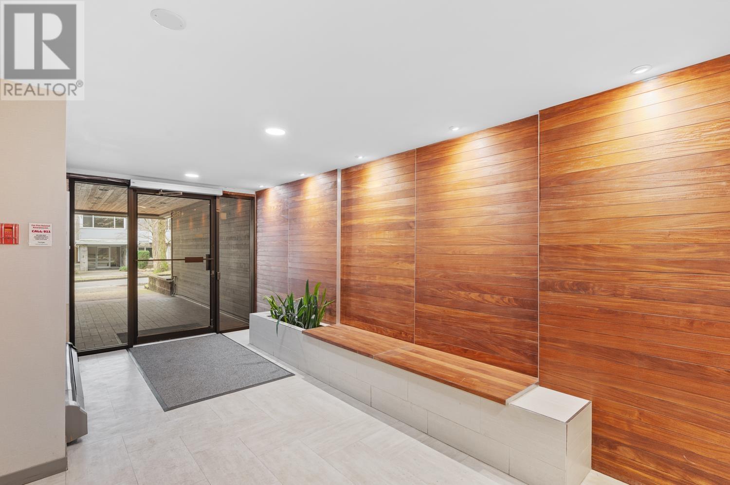 Listing Picture 2 of 19 : 106 1855 NELSON STREET, Vancouver / 溫哥華 - 魯藝地產 Yvonne Lu Group - MLS Medallion Club Member