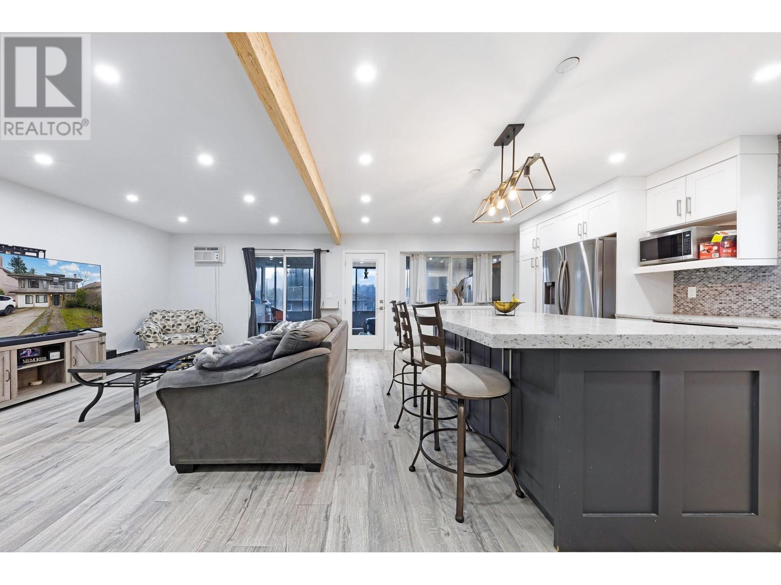 5649 Laurel Street, Burnaby, British Columbia  V5G 1N4 - Photo 5 - R2968746