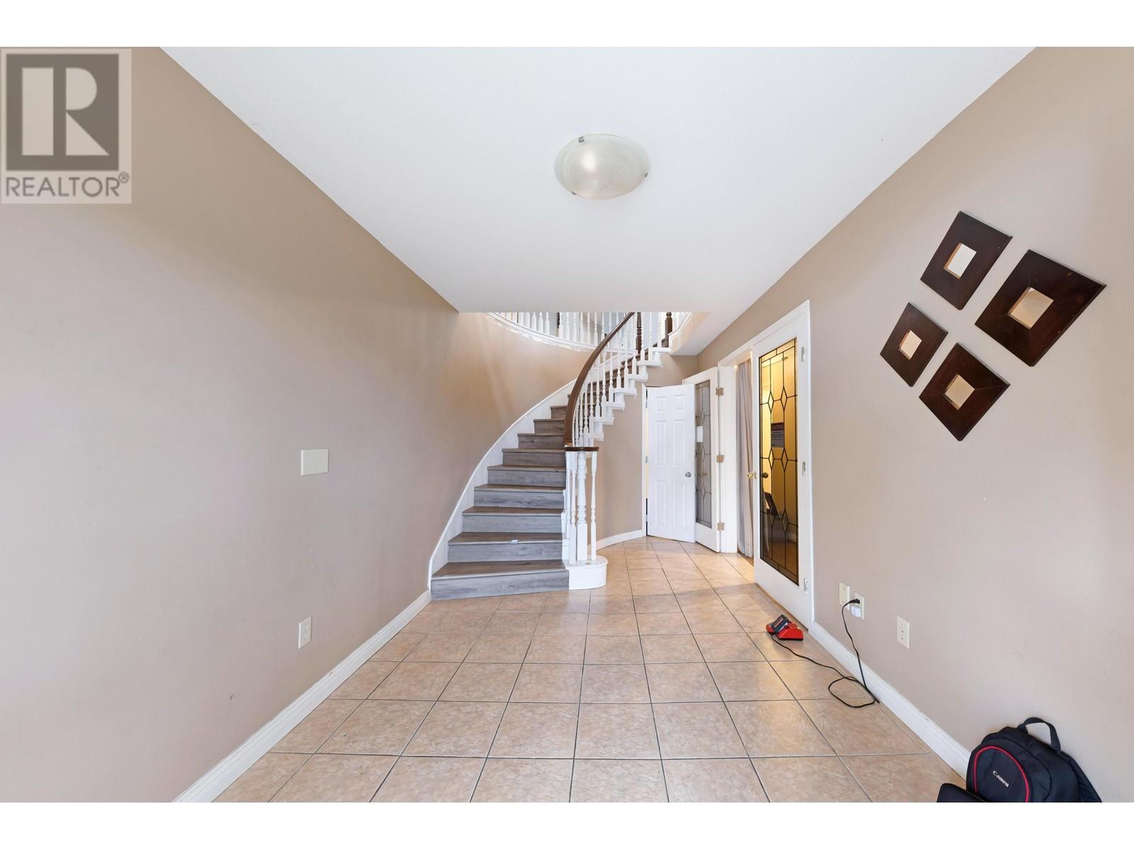 5649 Laurel Street, Burnaby, British Columbia  V5G 1N4 - Photo 7 - R2968746