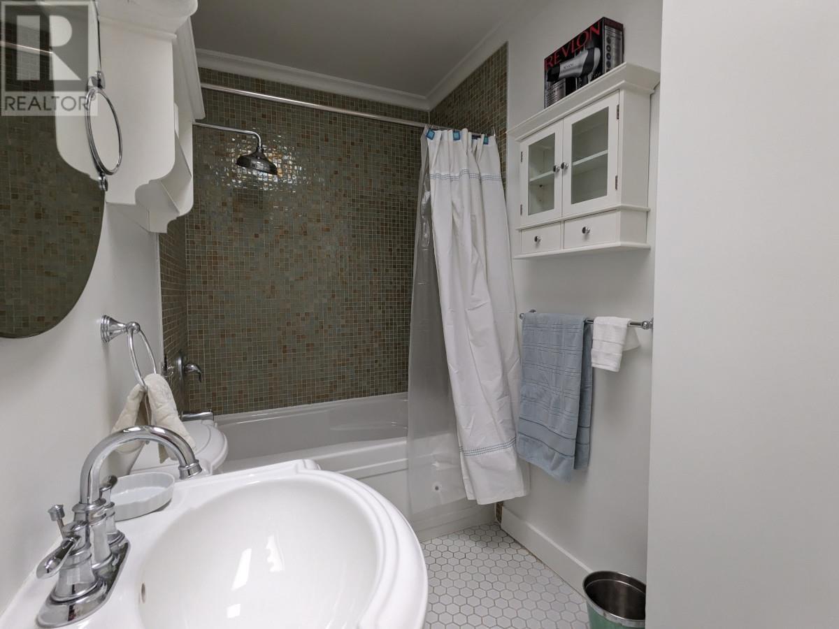 1631 Dunbar Street, Vancouver, British Columbia  V6R 3L7 - Photo 13 - R2968729