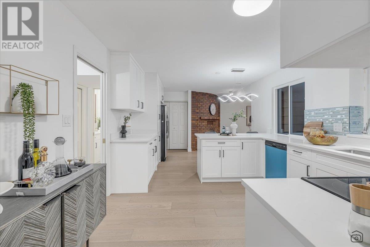 Listing Picture 15 of 21 : 10535 LASSAM ROAD, Richmond / 烈治文 - 魯藝地產 Yvonne Lu Group - MLS Medallion Club Member