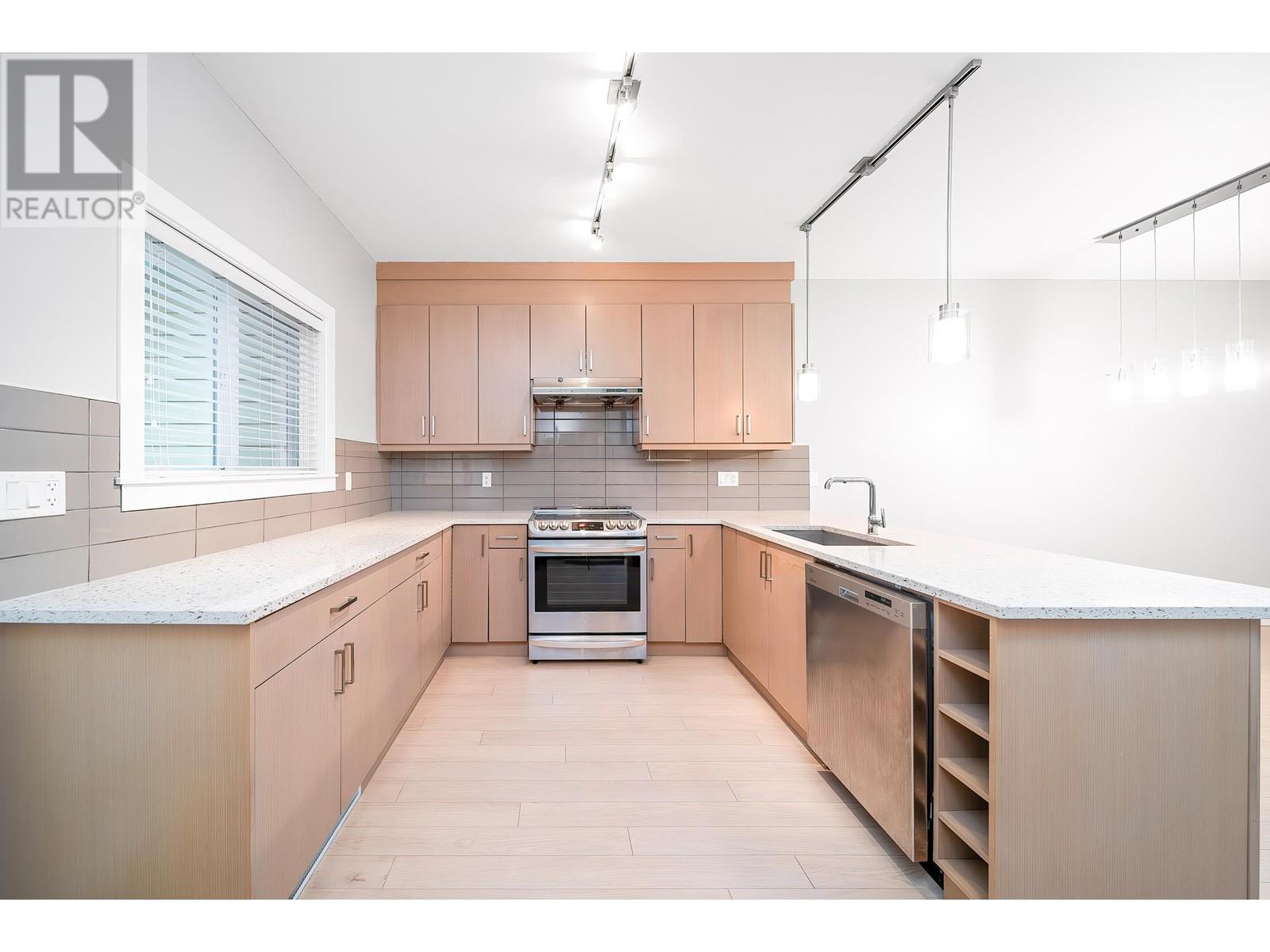 402 1405 Dayton Street, Coquitlam, British Columbia  V3E 0L4 - Photo 11 - R2968763