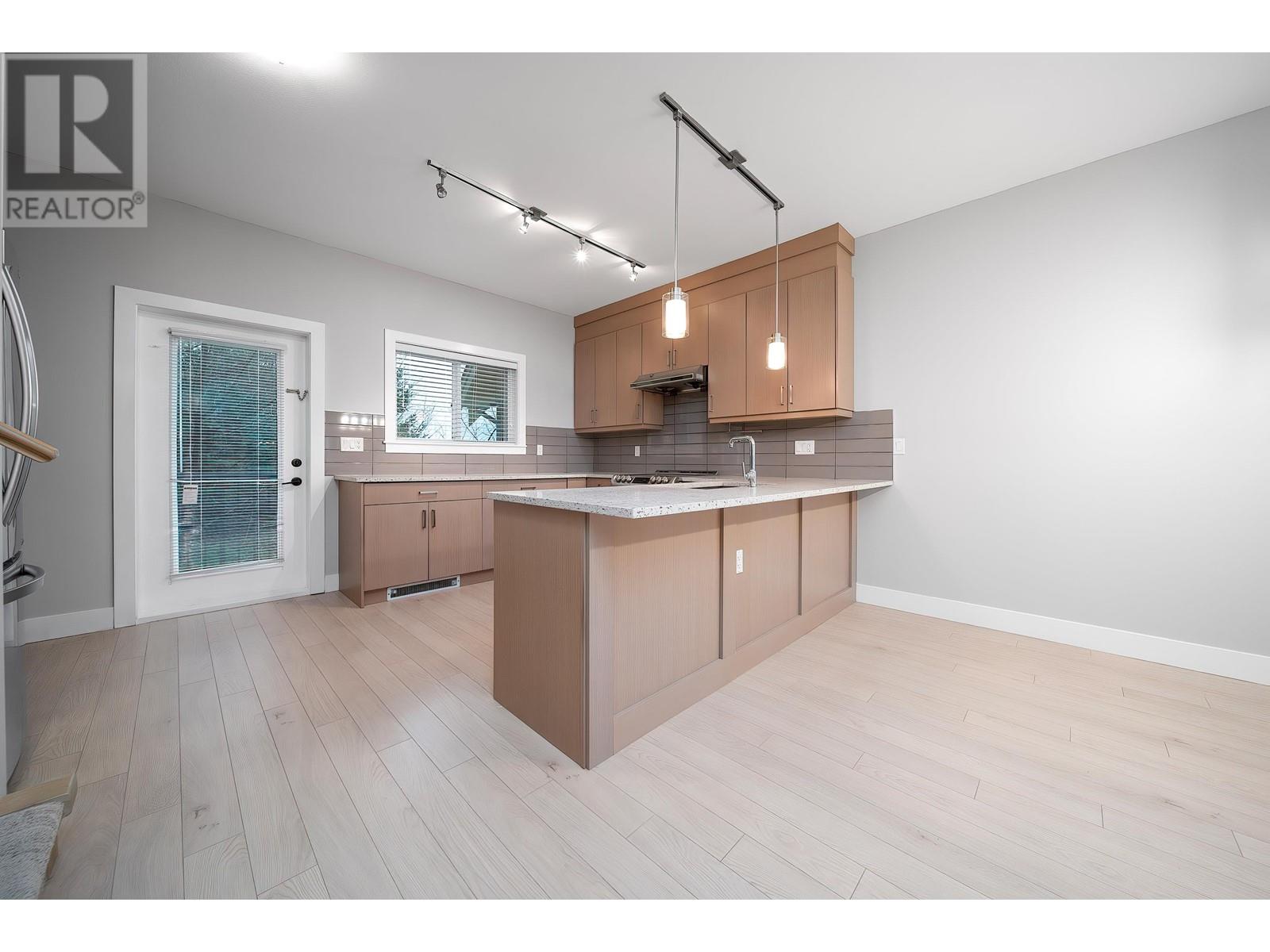 402 1405 Dayton Street, Coquitlam, British Columbia  V3E 0L4 - Photo 8 - R2968763
