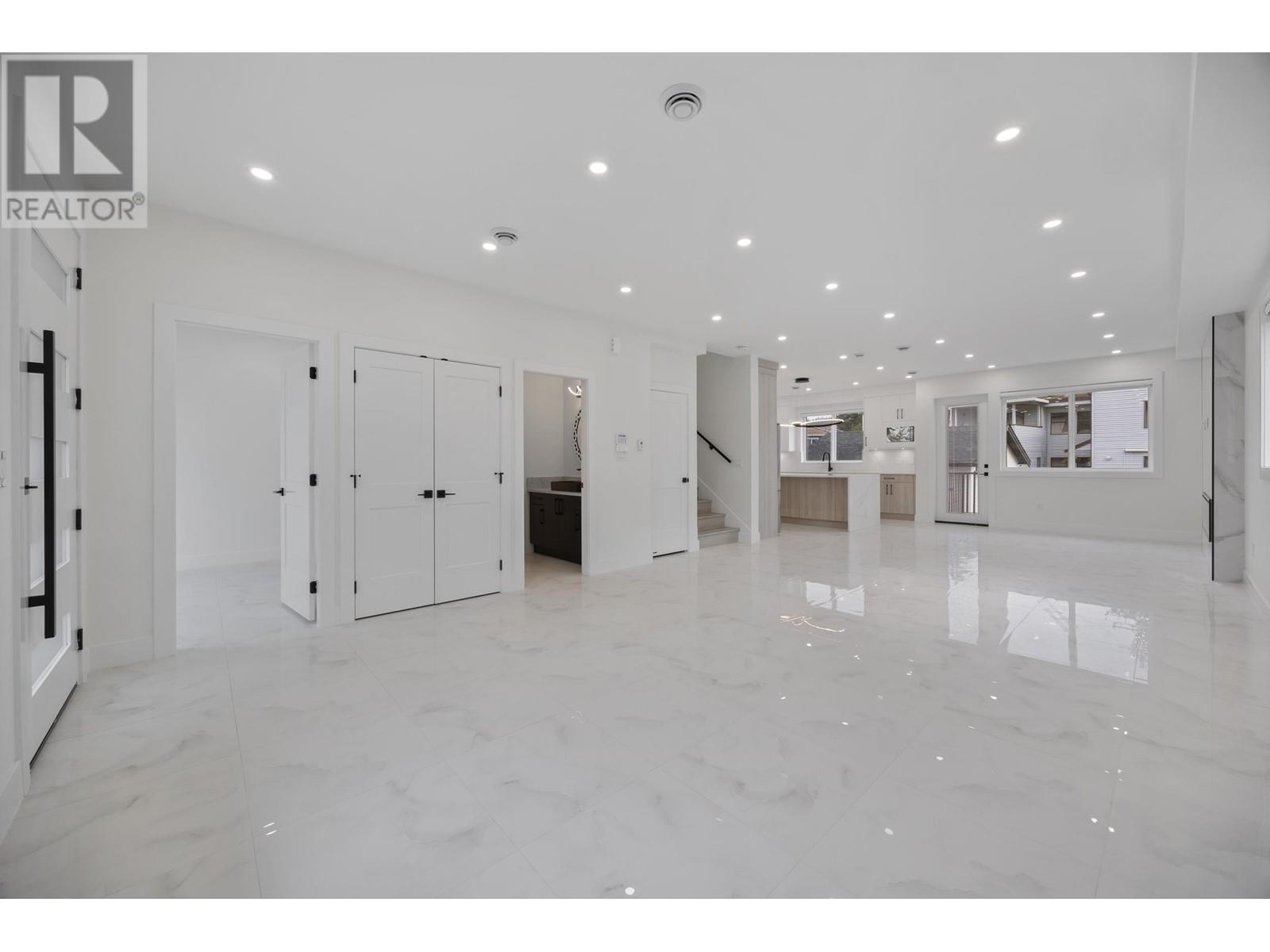 Listing Picture 38 of 40 : 892 SPERLING AVENUE, Burnaby / 本拿比 - 魯藝地產 Yvonne Lu Group - MLS Medallion Club Member