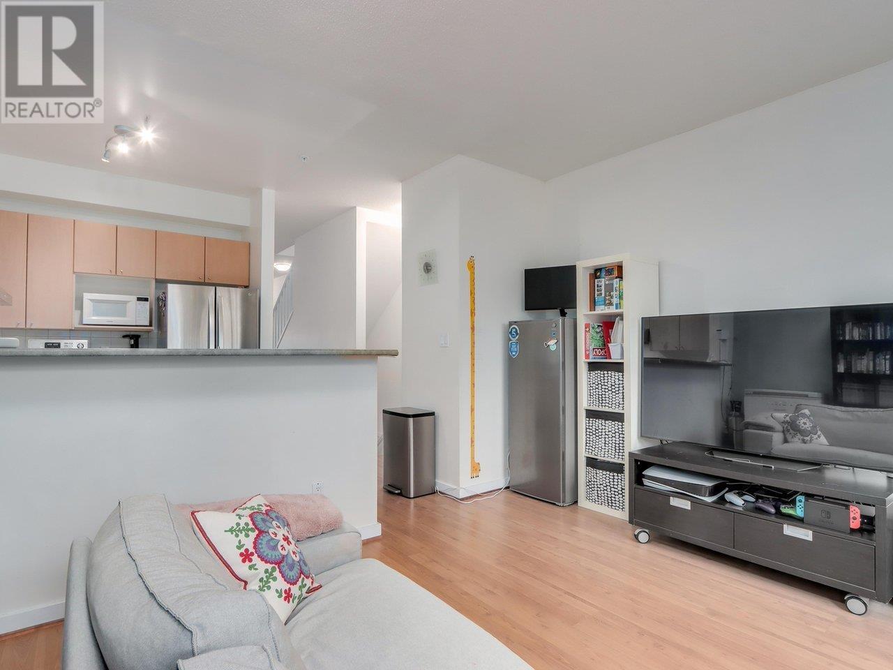 Listing Picture 10 of 23 : 3229 PERROT MEWS, Vancouver / 溫哥華 - 魯藝地產 Yvonne Lu Group - MLS Medallion Club Member