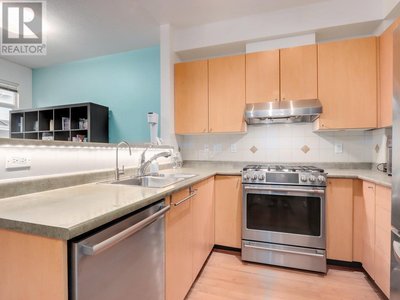 Listing Picture 13 of 23 : 3229 PERROT MEWS, Vancouver / 溫哥華 - 魯藝地產 Yvonne Lu Group - MLS Medallion Club Member