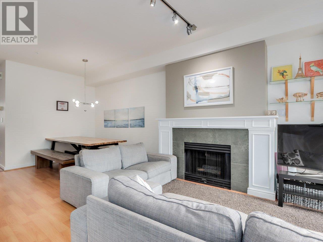 Listing Picture 2 of 23 : 3229 PERROT MEWS, Vancouver / 溫哥華 - 魯藝地產 Yvonne Lu Group - MLS Medallion Club Member