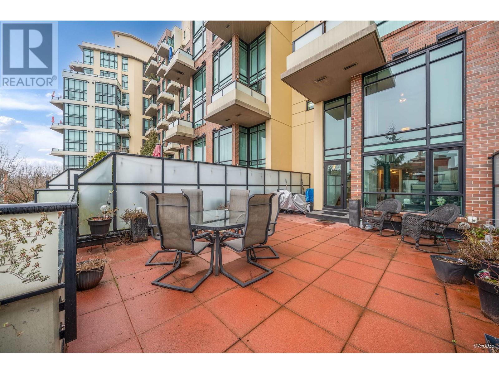 217 10 RENAISSANCE SQUARE, new westminster, British Columbia