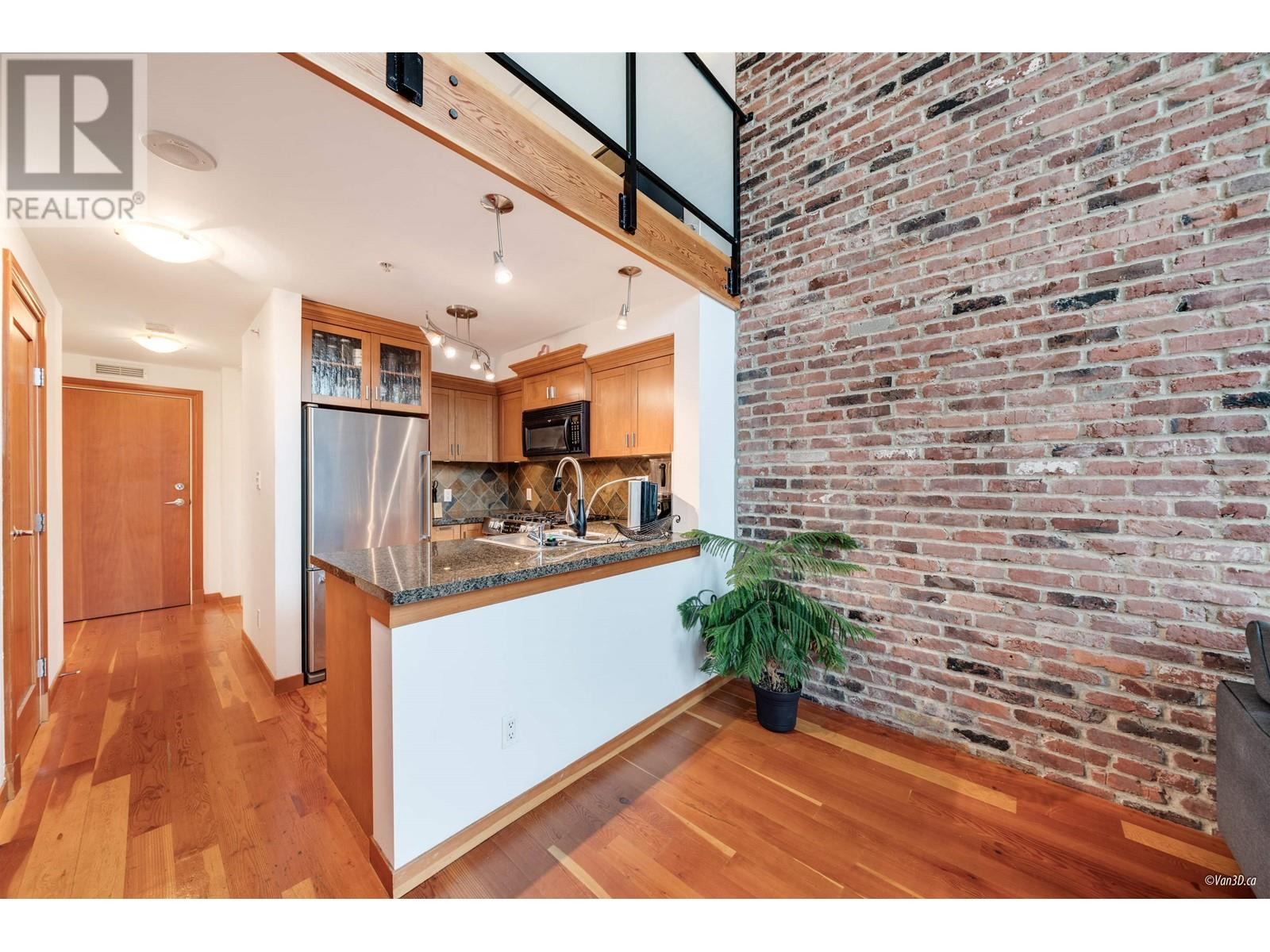 217 10 Renaissance Square, New Westminster, British Columbia  V3M 7B1 - Photo 6 - R2968777