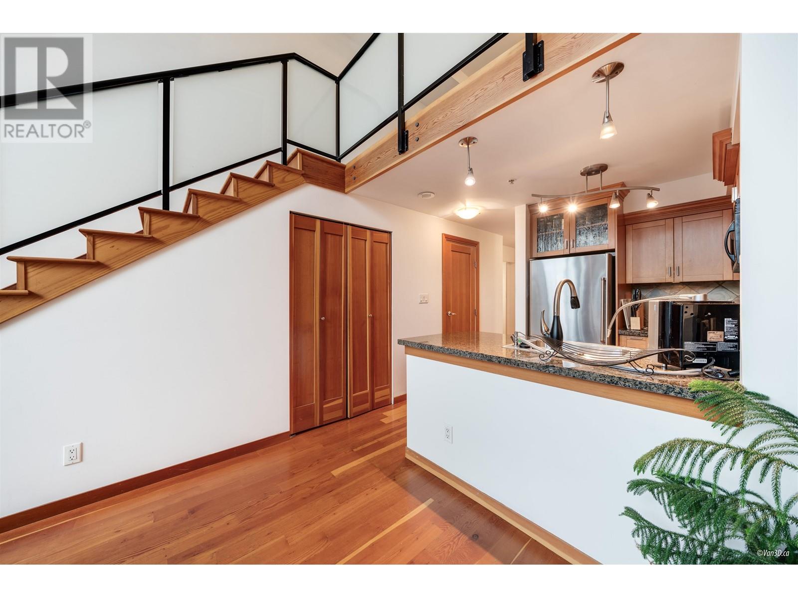 217 10 Renaissance Square, New Westminster, British Columbia  V3M 7B1 - Photo 7 - R2968777