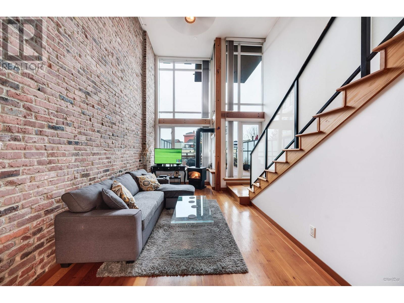 217 10 Renaissance Square, New Westminster, British Columbia  V3M 7B1 - Photo 8 - R2968777