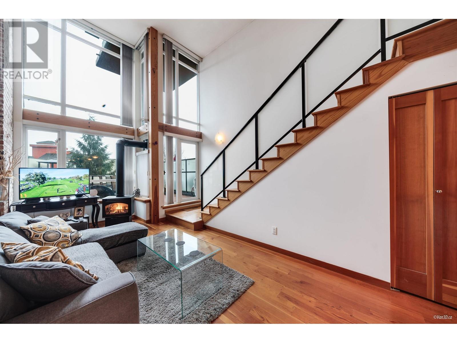 217 10 Renaissance Square, New Westminster, British Columbia  V3M 7B1 - Photo 9 - R2968777