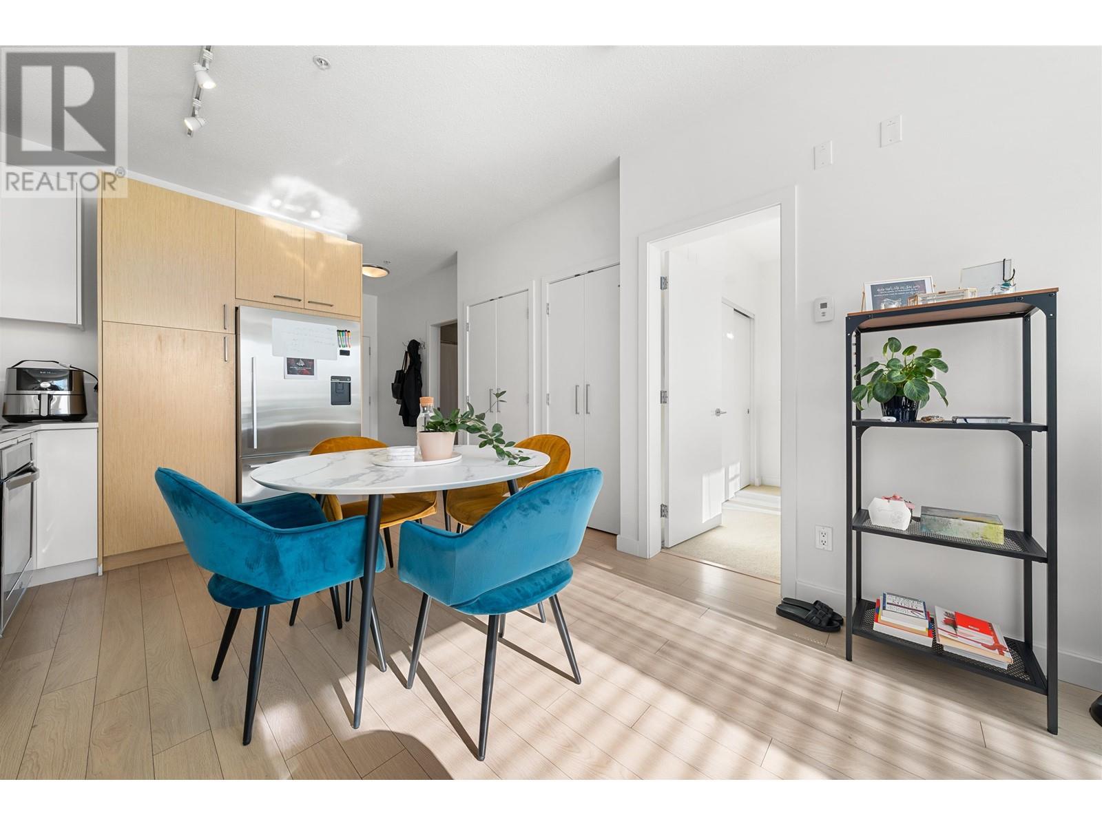 209 1621 Hamilton Avenue, North Vancouver, British Columbia  V7P 0B6 - Photo 2 - R2968781