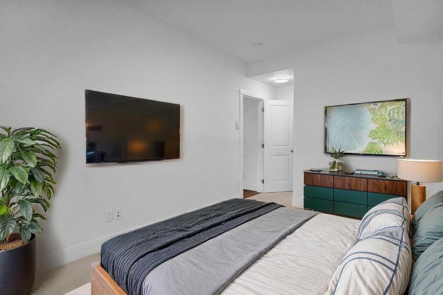 208 9983 E Barnston Drive, Surrey, British Columbia  V4N 6T3 - Photo 3 - R2967346
