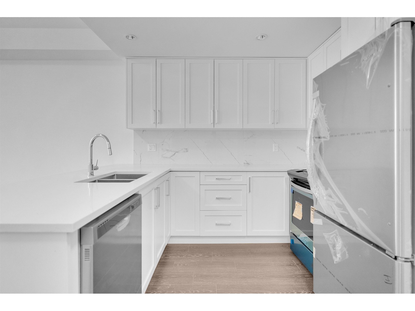 208 9983 E Barnston Drive, Surrey, British Columbia  V4N 6T3 - Photo 7 - R2967346