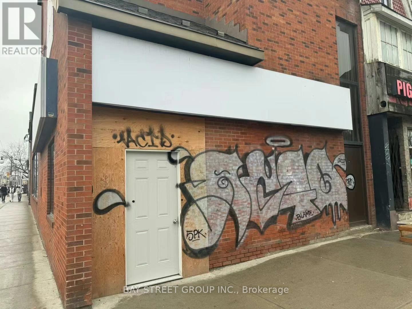 Main - 648 Spadina Avenue, Toronto, Ontario  M5S 2H7 - Photo 2 - C11979667