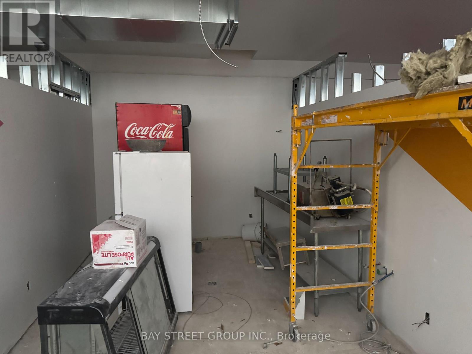 Main - 648 Spadina Avenue, Toronto, Ontario  M5S 2H7 - Photo 5 - C11979667