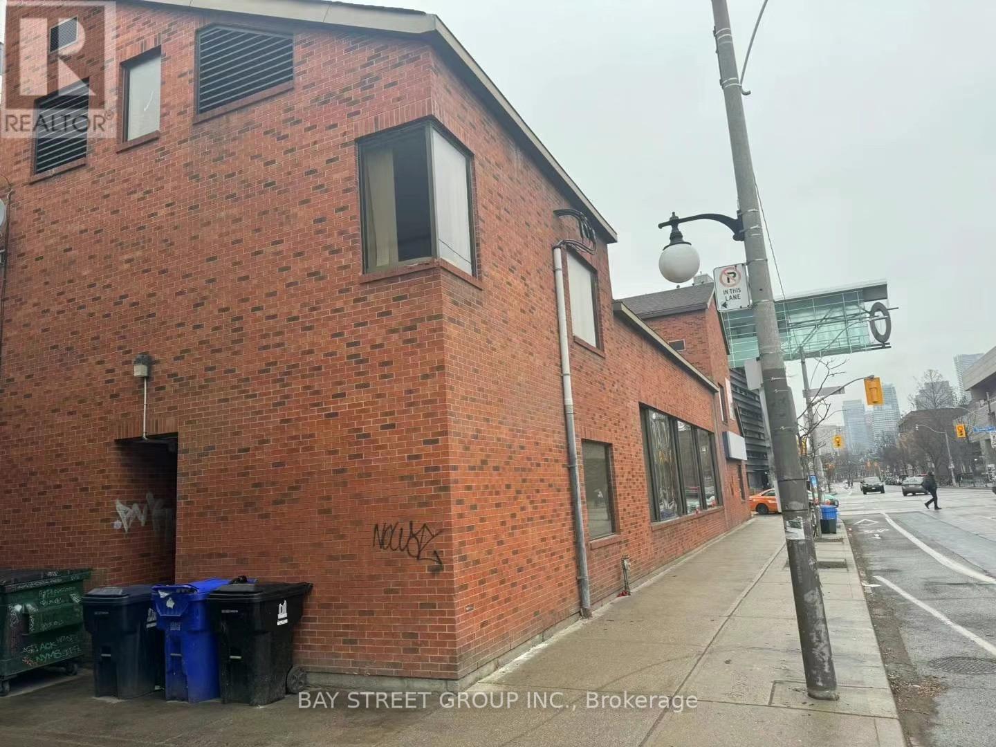 Main - 648 Spadina Avenue, Toronto, Ontario  M5S 2H7 - Photo 8 - C11979667