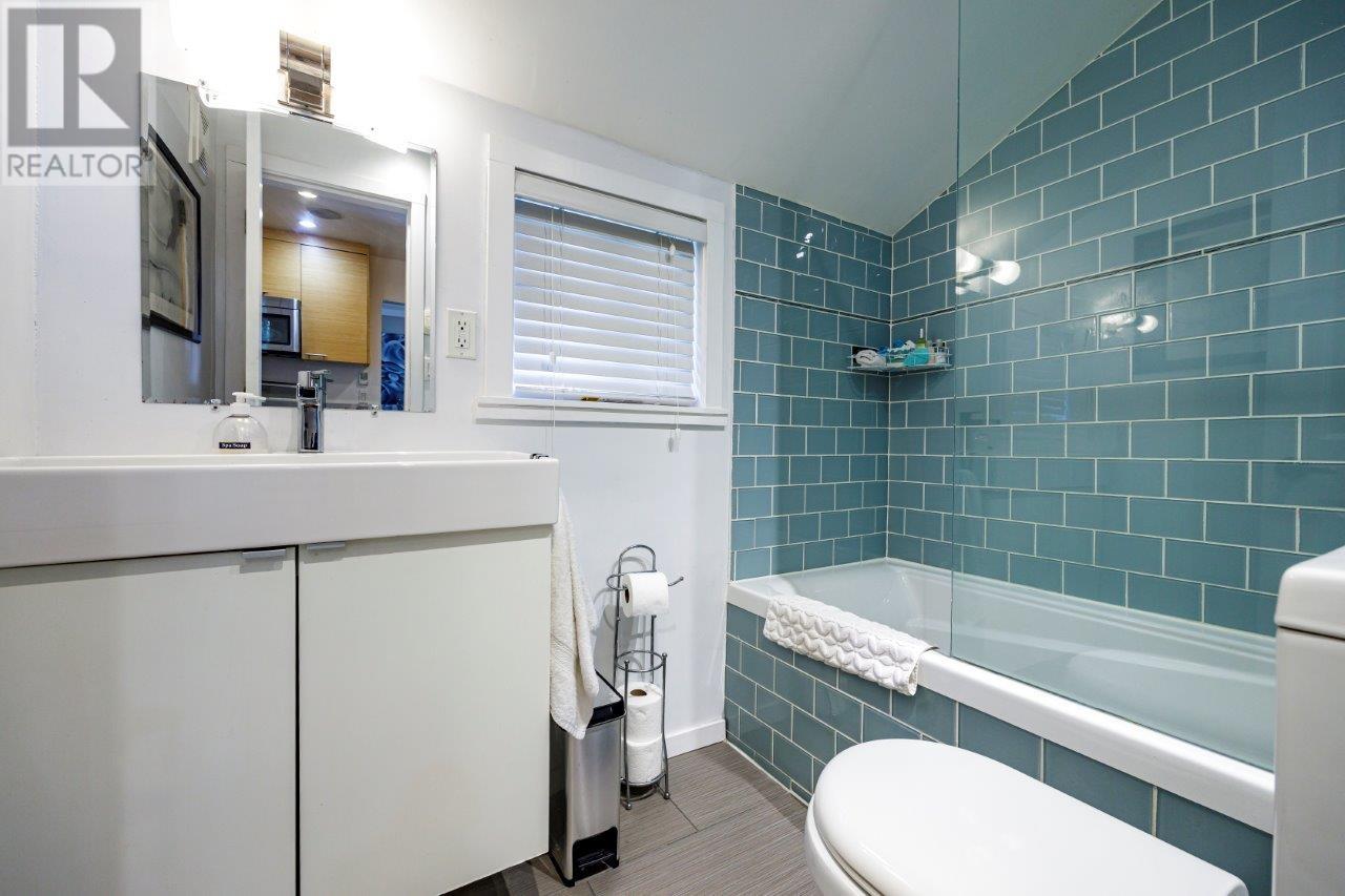 2730 Panorama Drive, North Vancouver, British Columbia  V7G 1V6 - Photo 19 - R2968737