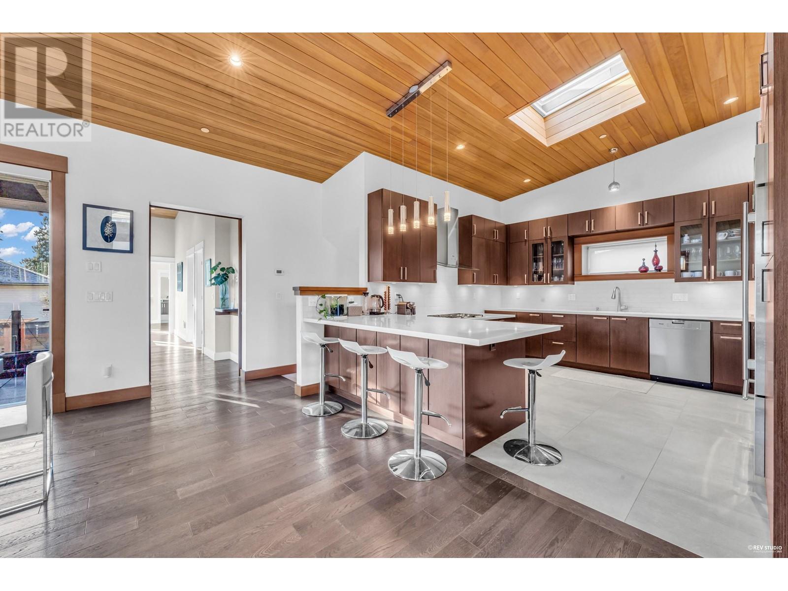 1318 Inglewood Avenue, West Vancouver, British Columbia  V7T 1Y9 - Photo 10 - R2968794