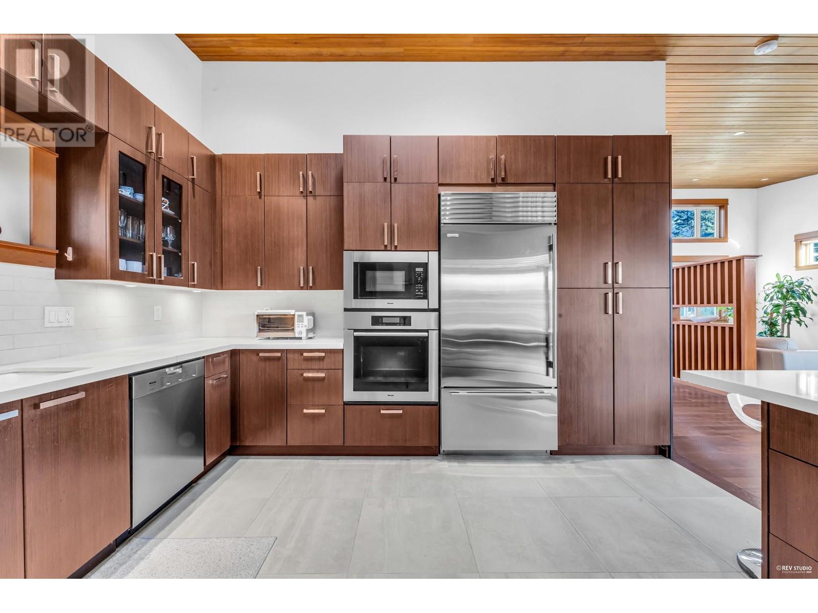 1318 Inglewood Avenue, West Vancouver, British Columbia  V7T 1Y9 - Photo 11 - R2968794