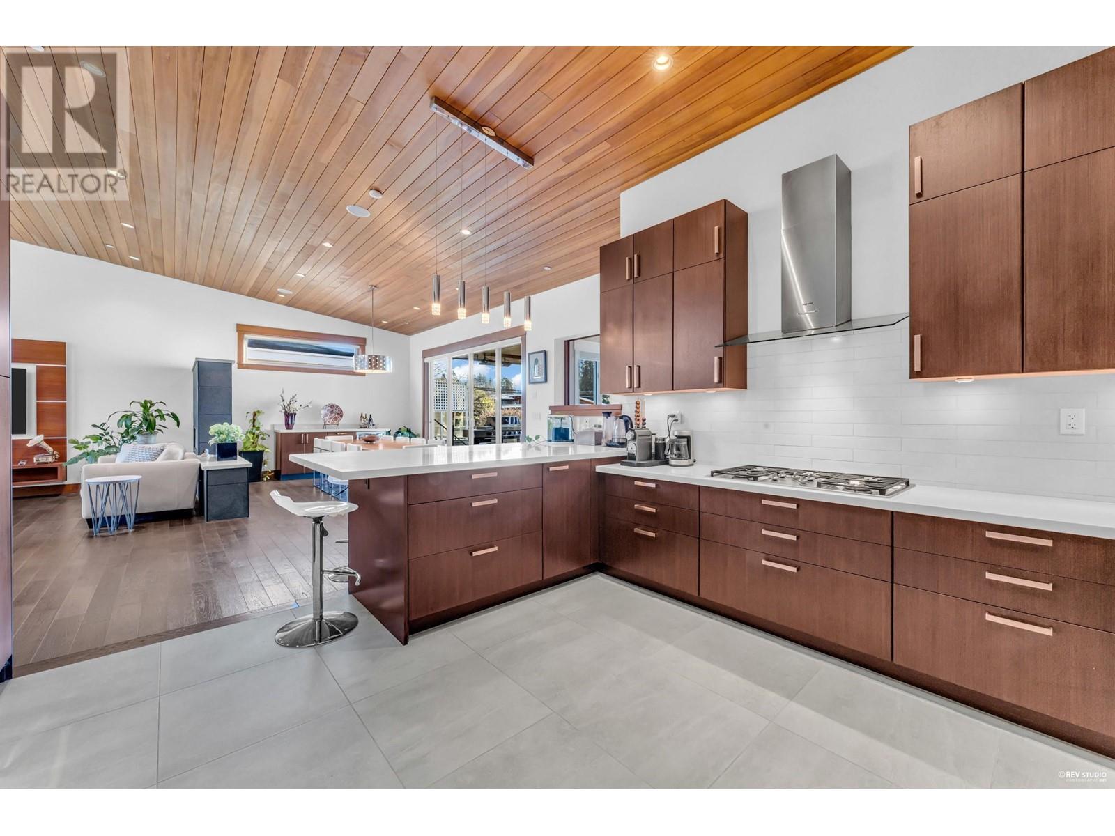 1318 Inglewood Avenue, West Vancouver, British Columbia  V7T 1Y9 - Photo 12 - R2968794