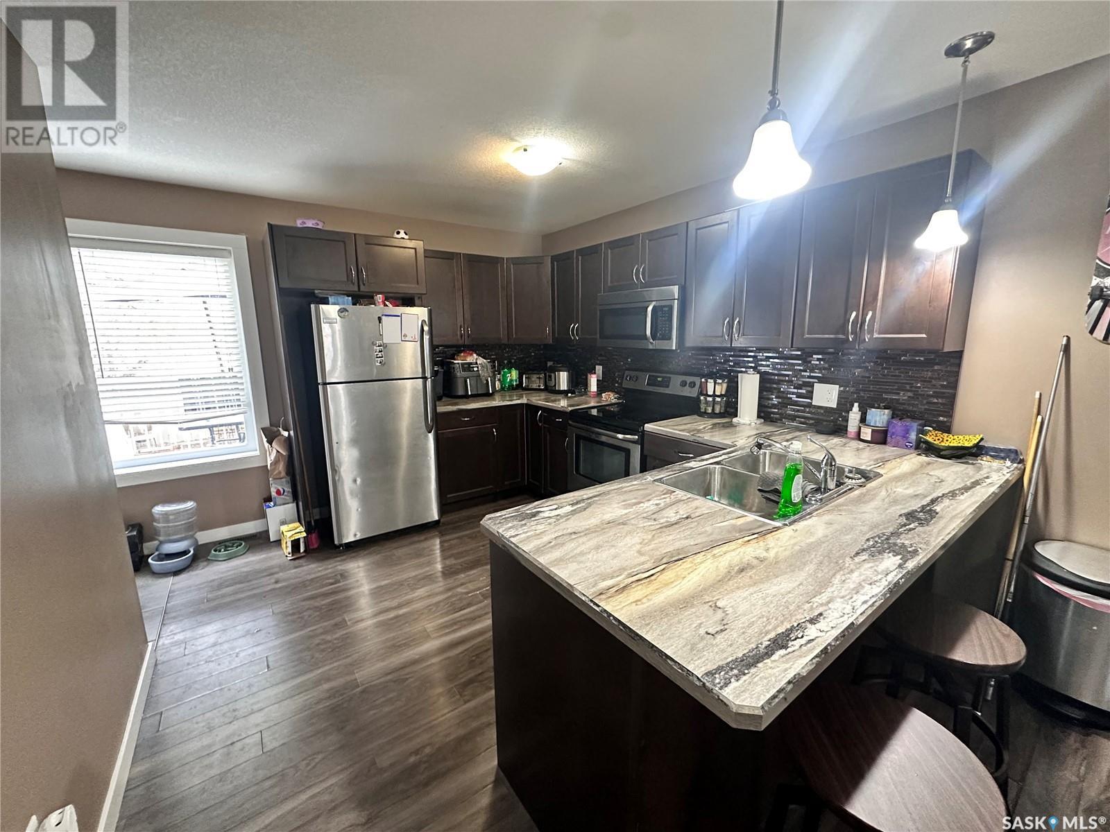 527 Alexandra Street, Weyburn, Saskatchewan  S4H 1R7 - Photo 3 - SK996252
