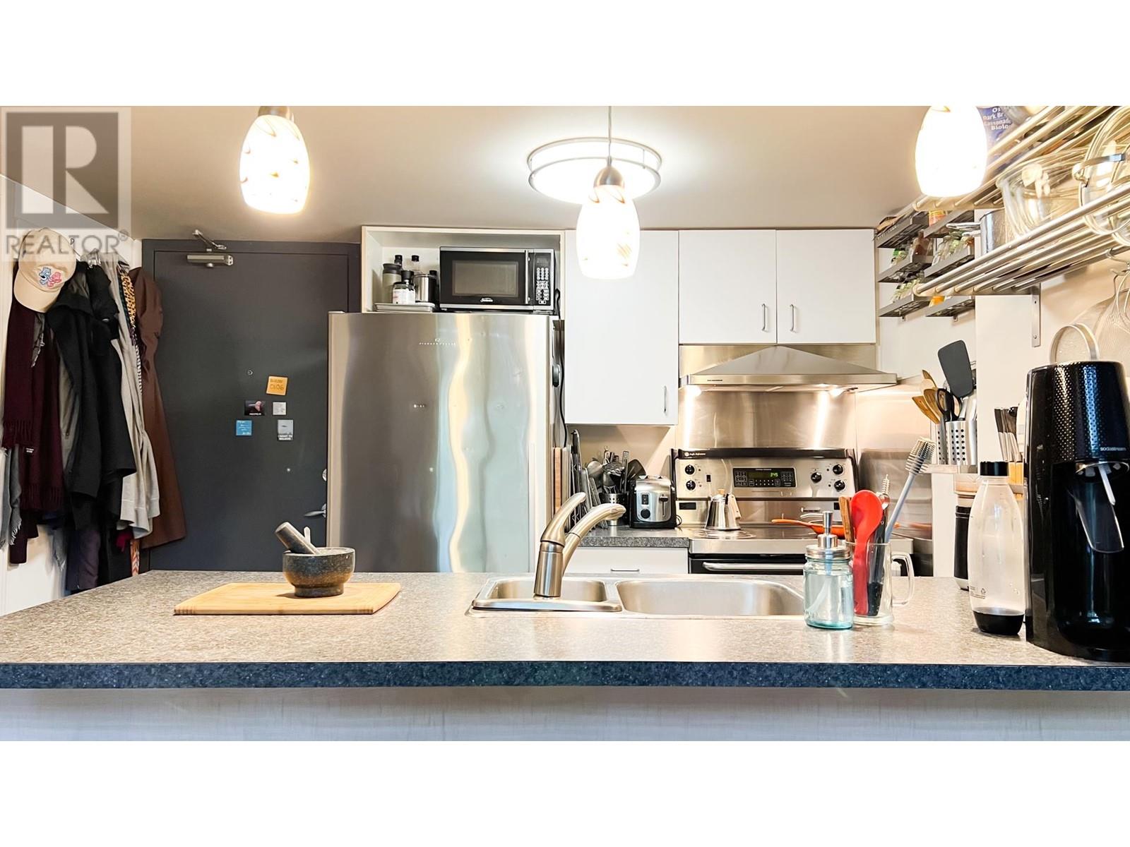 Listing Picture 4 of 21 : 516 22 E CORDOVA STREET, Vancouver / 溫哥華 - 魯藝地產 Yvonne Lu Group - MLS Medallion Club Member