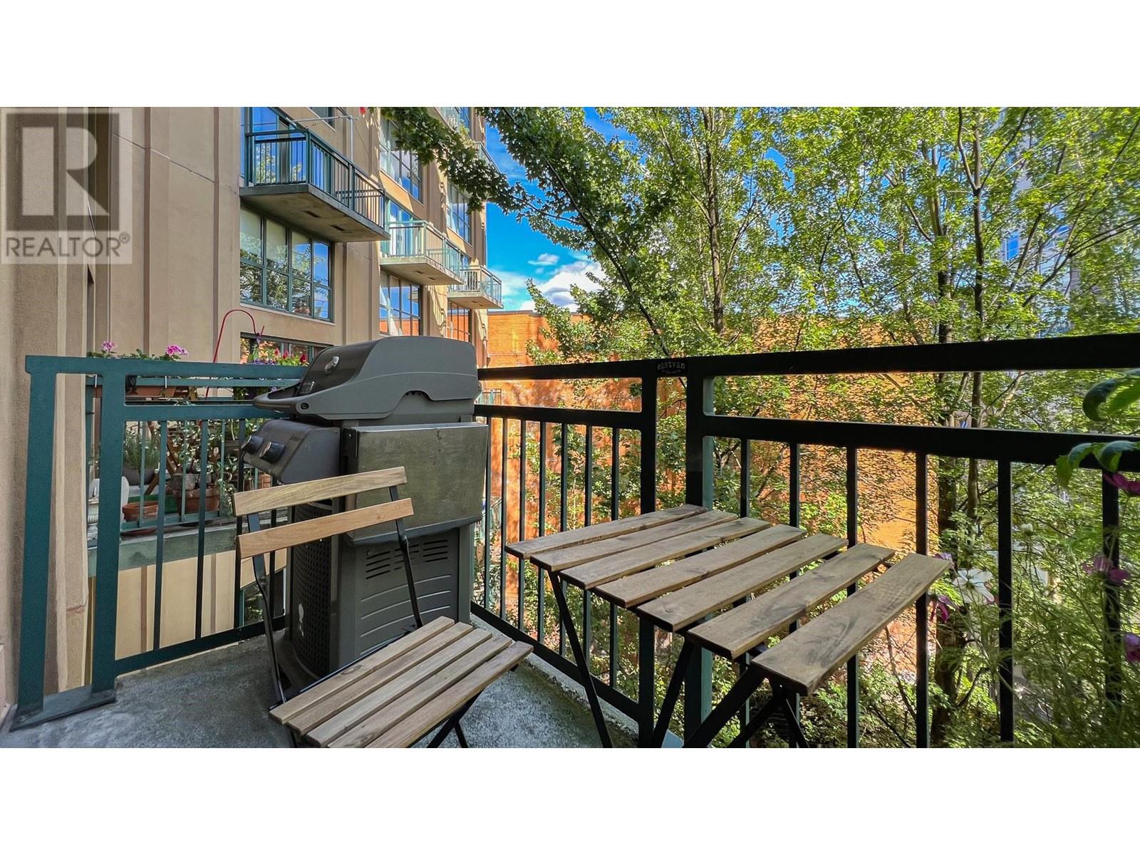 Listing Picture 17 of 21 : 516 22 E CORDOVA STREET, Vancouver / 溫哥華 - 魯藝地產 Yvonne Lu Group - MLS Medallion Club Member