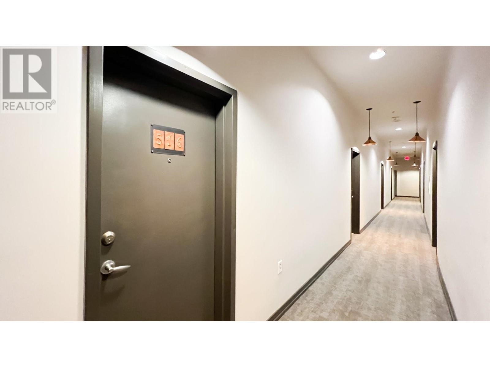 Listing Picture 3 of 21 : 516 22 E CORDOVA STREET, Vancouver / 溫哥華 - 魯藝地產 Yvonne Lu Group - MLS Medallion Club Member