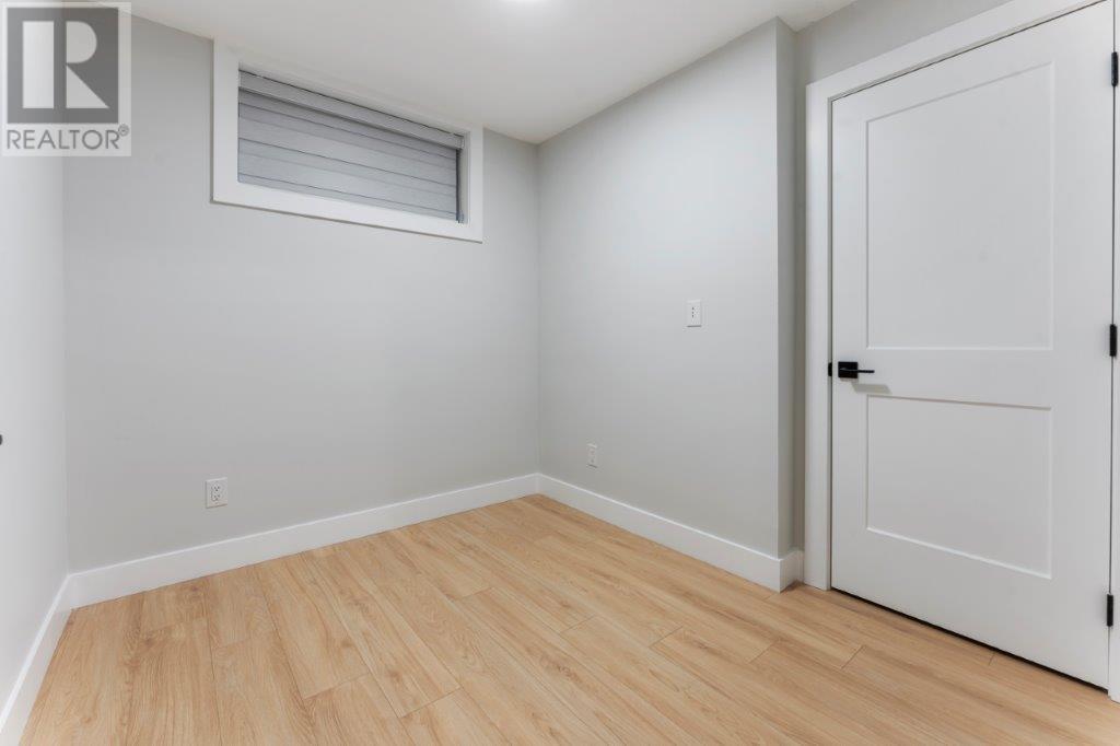 Listing Picture 32 of 32 : 2560 DUNDAS STREET, Vancouver / 溫哥華 - 魯藝地產 Yvonne Lu Group - MLS Medallion Club Member