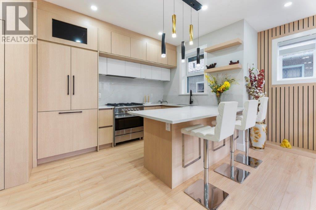 Listing Picture 11 of 32 : 2560 DUNDAS STREET, Vancouver / 溫哥華 - 魯藝地產 Yvonne Lu Group - MLS Medallion Club Member