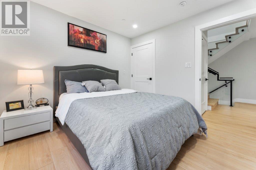 Listing Picture 18 of 32 : 2560 DUNDAS STREET, Vancouver / 溫哥華 - 魯藝地產 Yvonne Lu Group - MLS Medallion Club Member